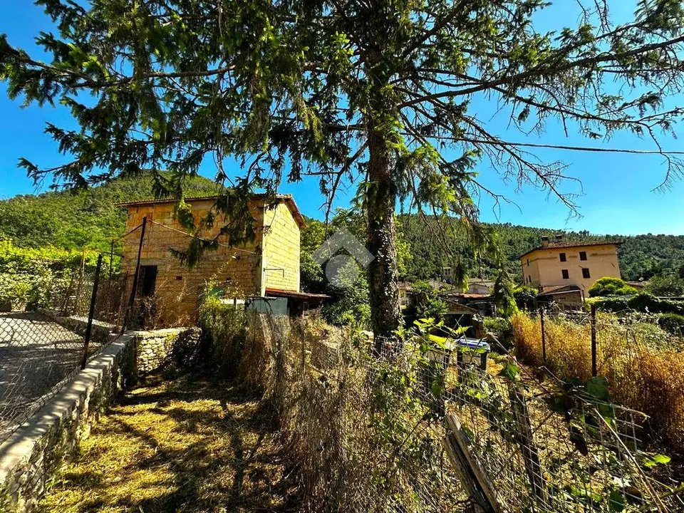 Box / posti auto in vendita a Spoleto