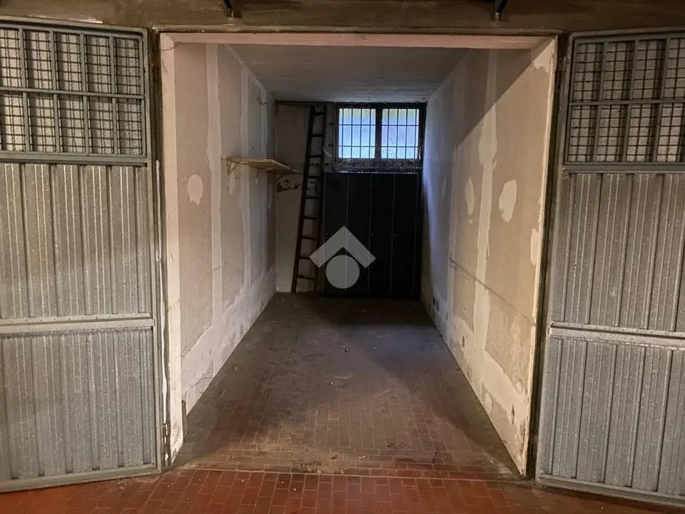 Box / posti auto in vendita a Bologna