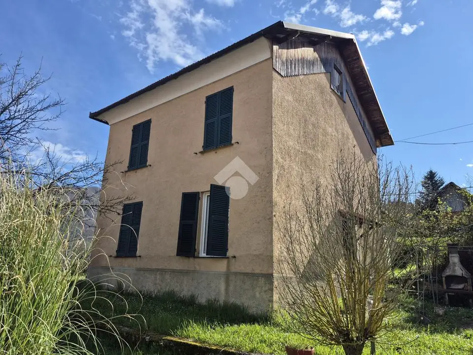 Casa indipendente in vendita a Montoggio