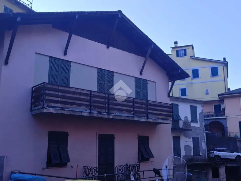 5 locali in vendita a Borzonasca