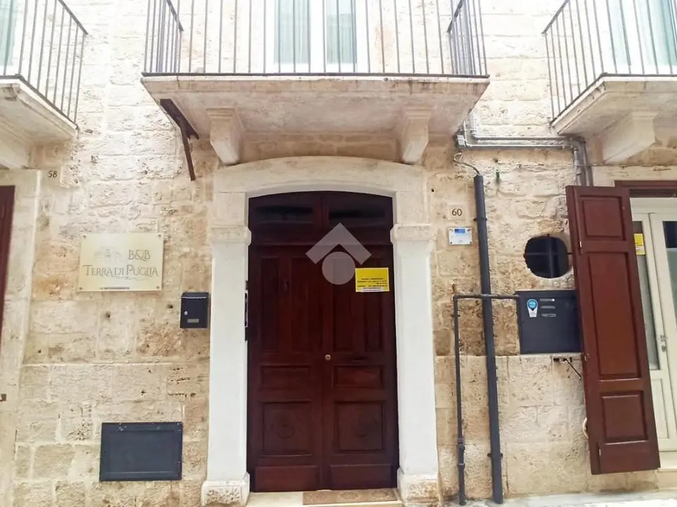 Palazzo in vendita a Mola Di Bari