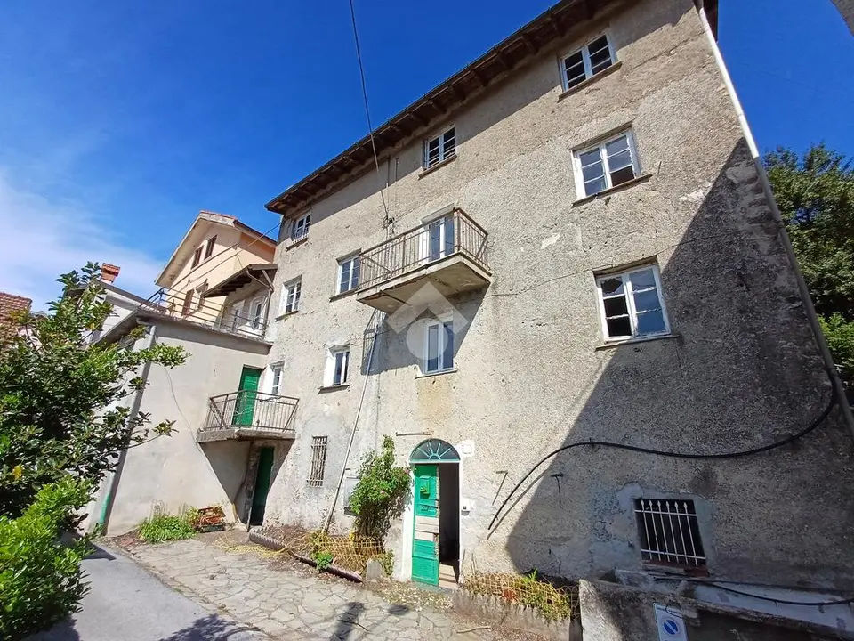 Casa indipendente in vendita a Savignone