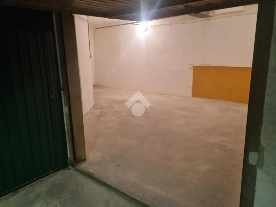 Box / posti auto in vendita a Padova