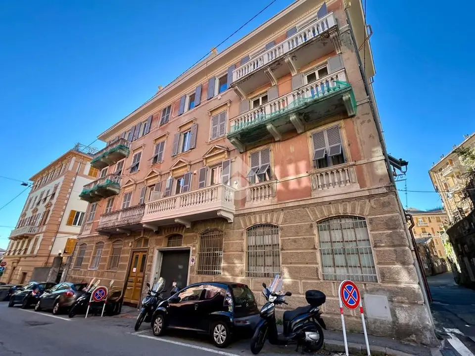 Quadrilocale in vendita a Genova