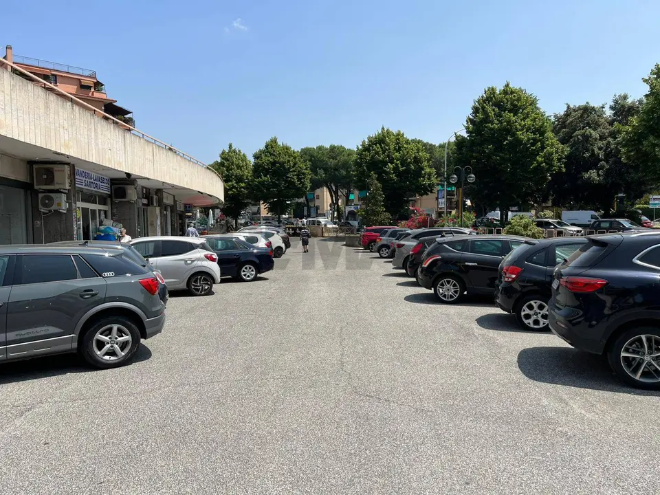 Locale Commerciale in Affitto a Roma