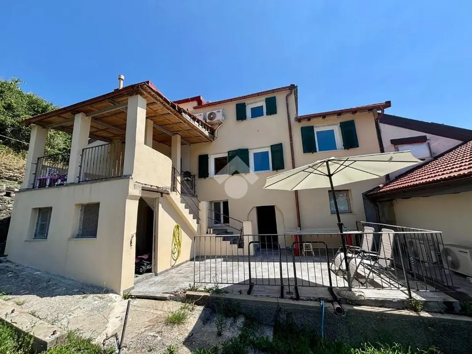 Quadrilocale in vendita a Sant'Olcese