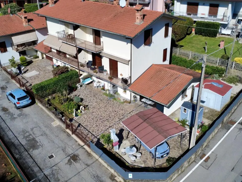 Porzione di bifamiliare in vendita a Carvico