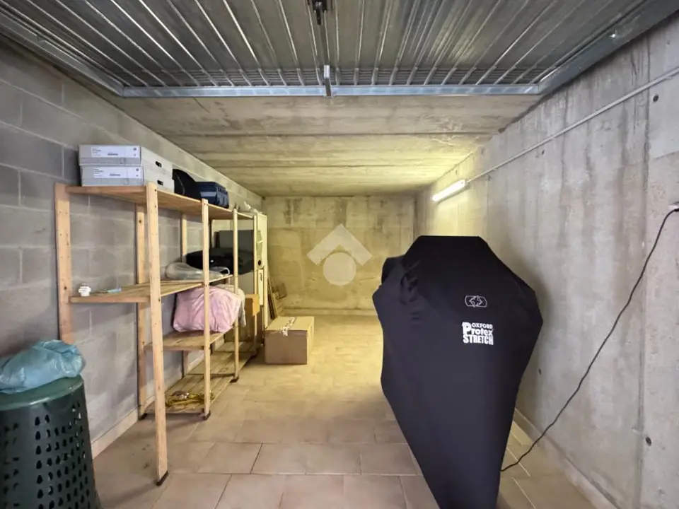 Box / posti auto in vendita a Gessate