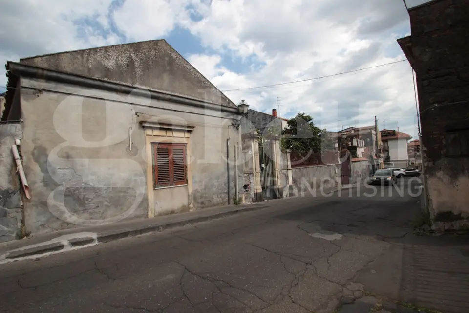 Villa in Via Etnea 300, Mascalucia (CT)