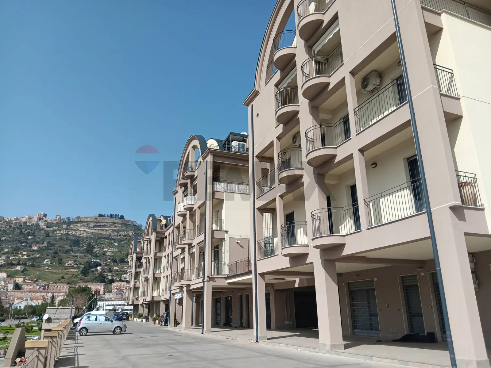 Locale Commerciale in Affitto a Enna