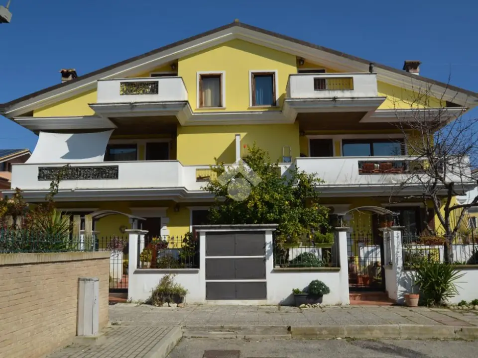 5 locali in vendita a Città Sant'Angelo