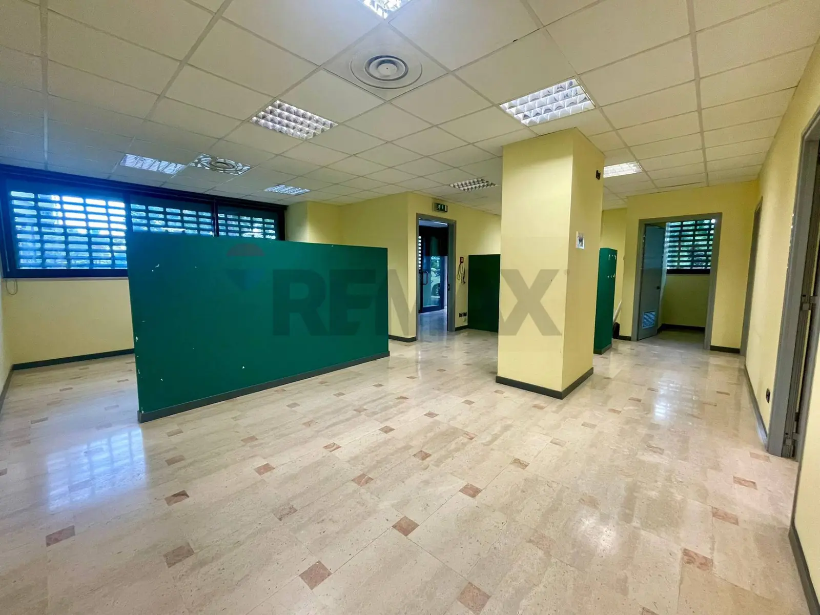 Locale Commerciale in Affitto a Bari