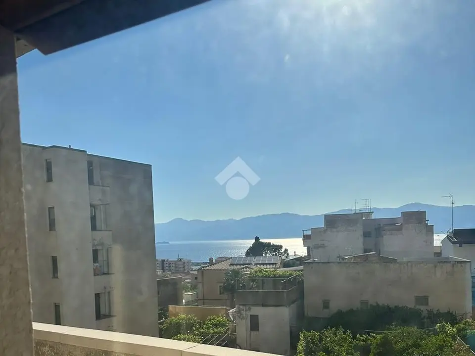 Quadrilocale in vendita a Reggio Di Calabria