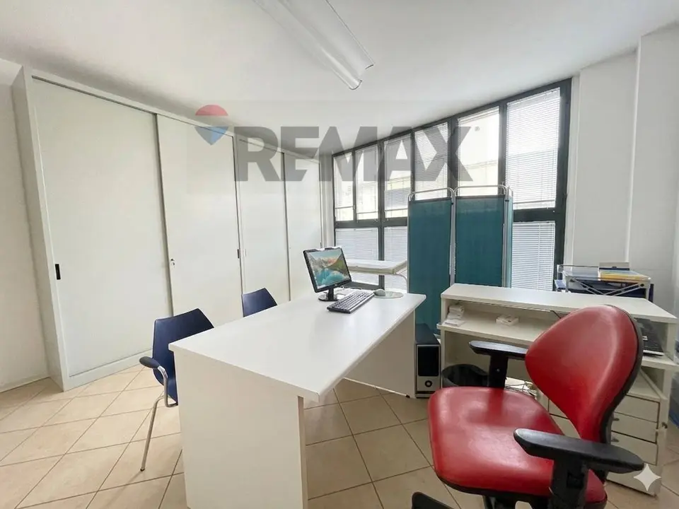 Ufficio in Affitto a Jesi