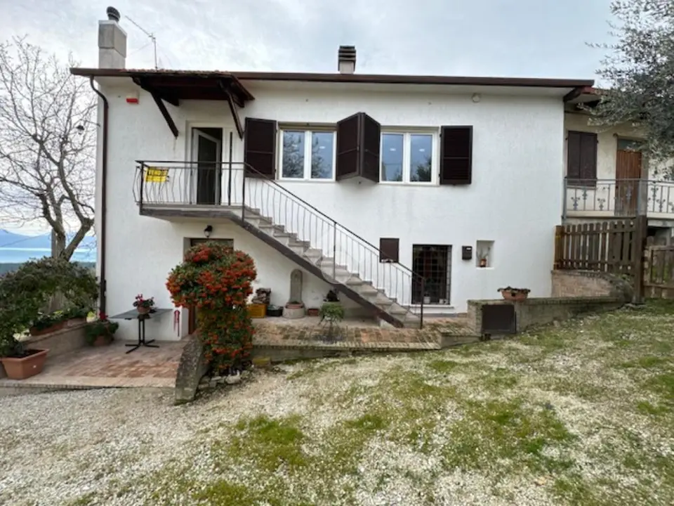 Quadrilocale in vendita a Giano Dell'Umbria