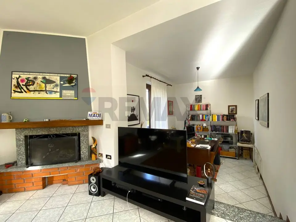 Casa Indipendente in Vendita a Dormelletto