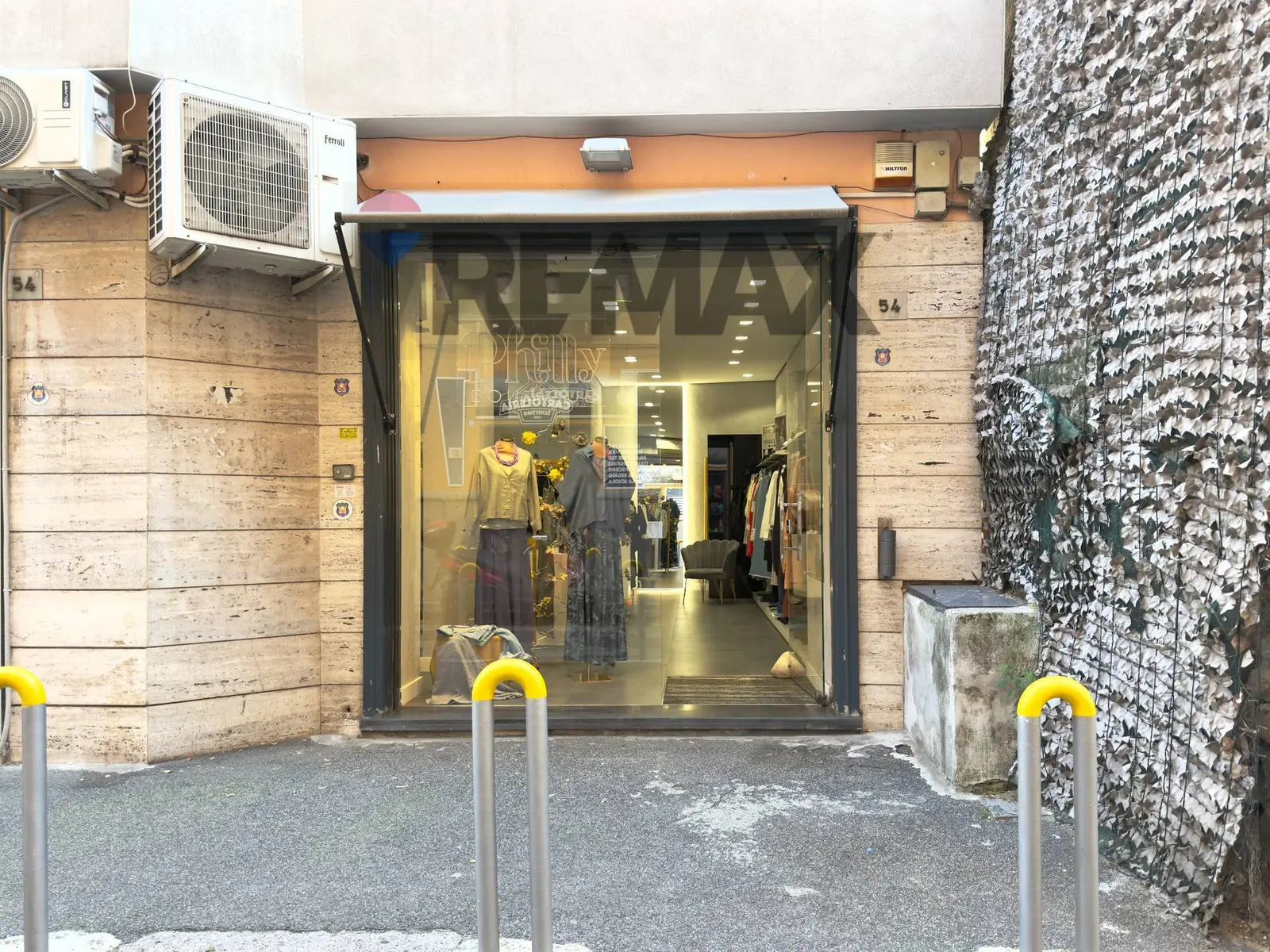 Attività  Commerciale in Affitto a Napoli