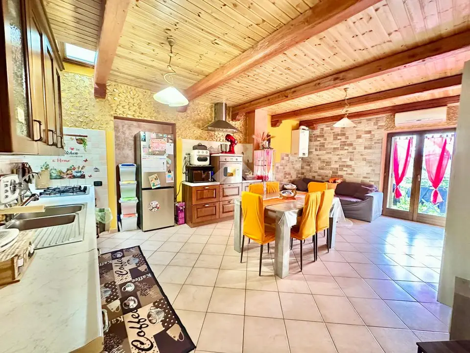Porzione di quadrifamiliare in vendita a Spoleto