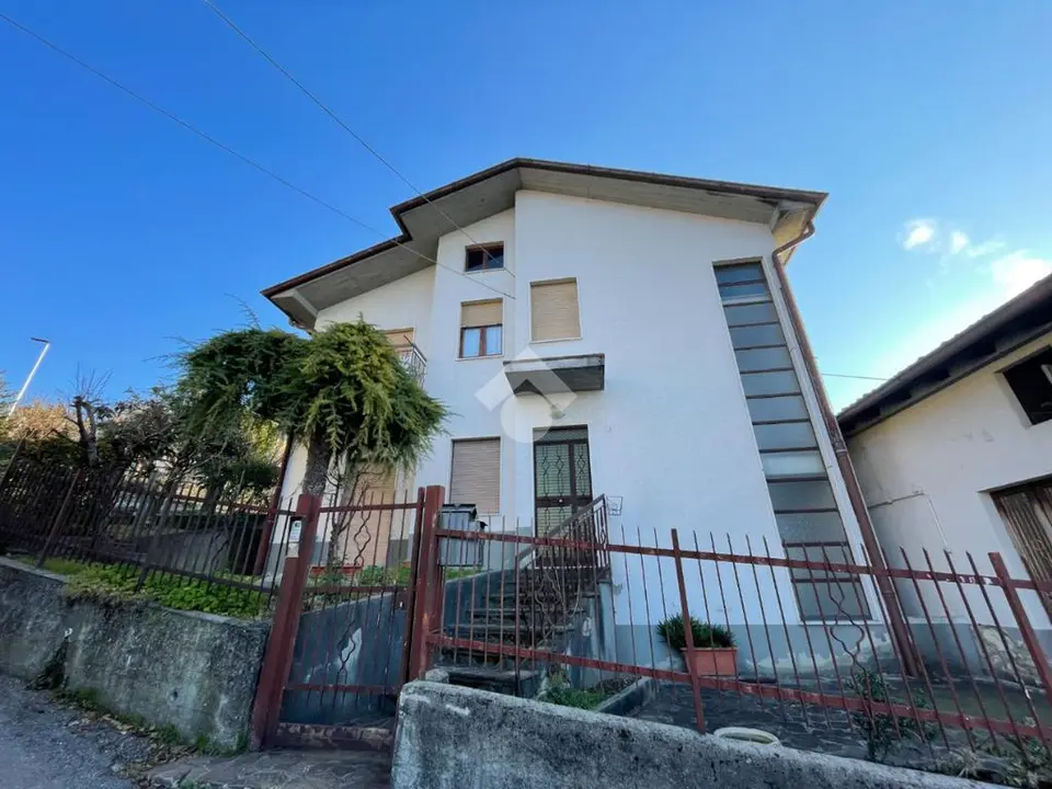 Multilocale in vendita a Sorisole