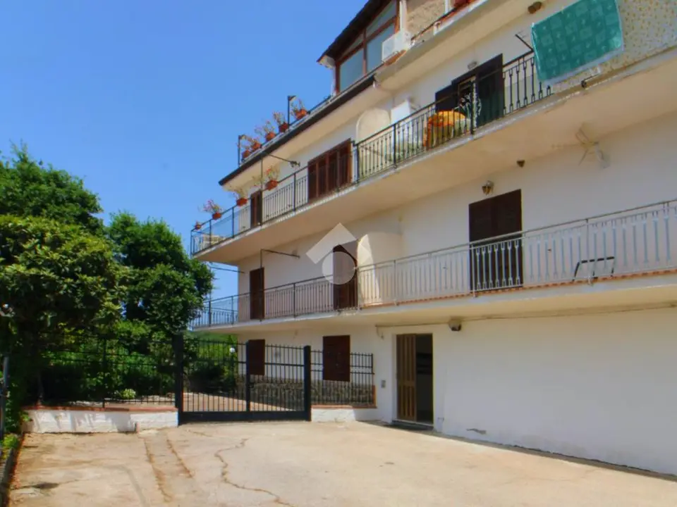 5 locali in vendita a Centola