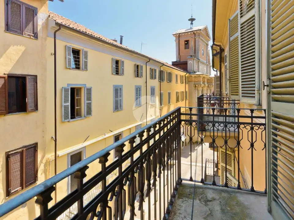 6 locali in vendita a Chieri