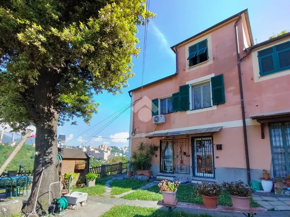 Casa semindipendente in vendita a Genova