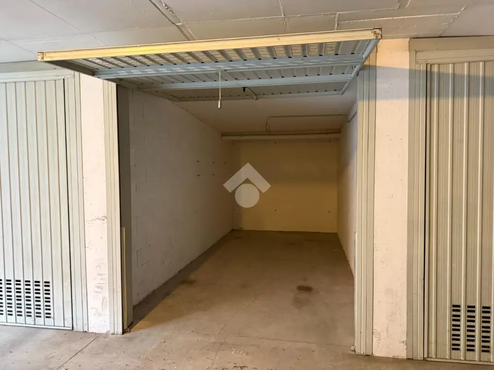 Box / posti auto in vendita a Trento