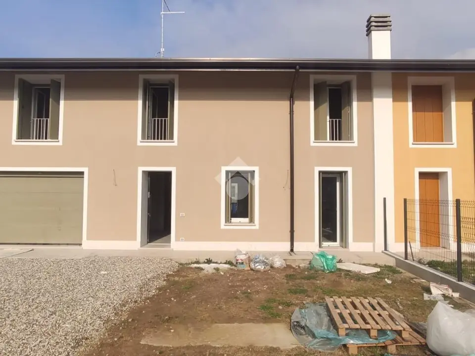 Porzione di bifamiliare in vendita a Cerea