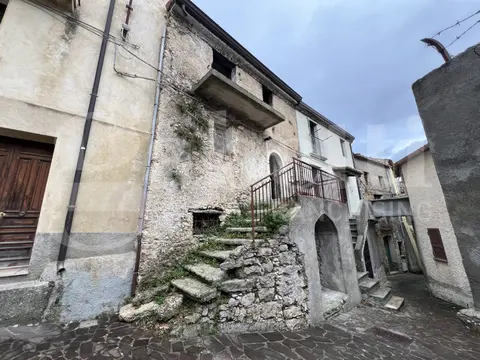 Casa Indipendente in via 28 ottobre 79, Falconara Albanese (CS)