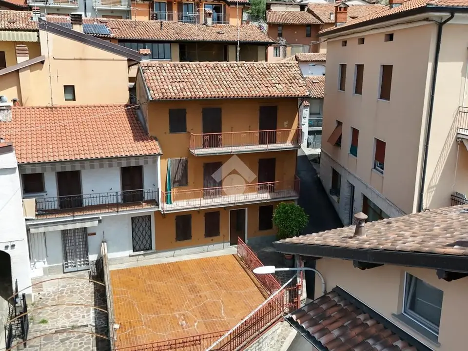 Casa semindipendente in vendita a Predore