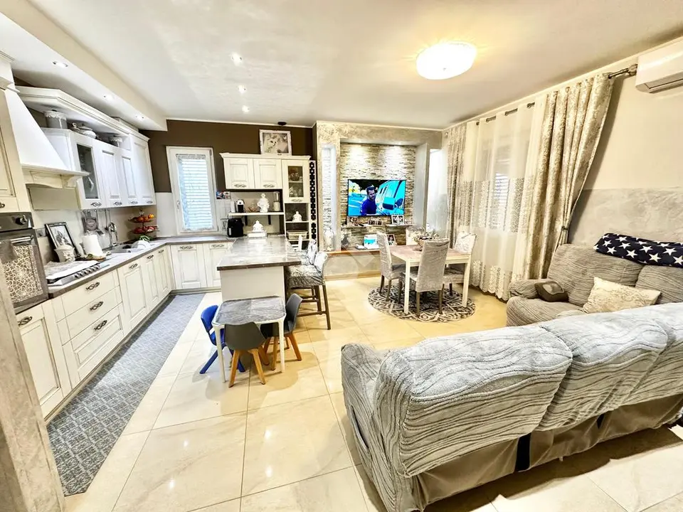 Porzione di bifamiliare in vendita a Spoleto