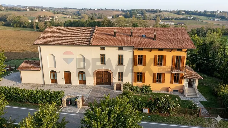 Cascina/Casale in Vendita a Fidenza