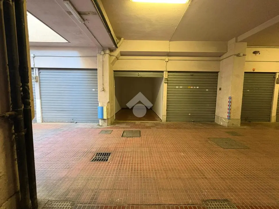 Box / posti auto in affitto a Roma