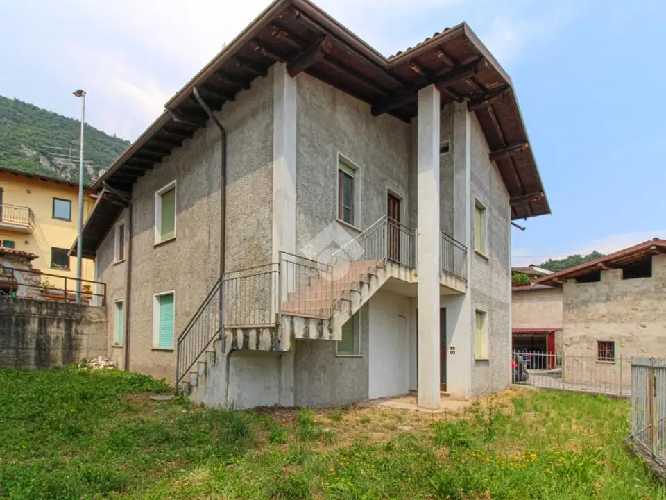 Bifamiliare in vendita a Barghe