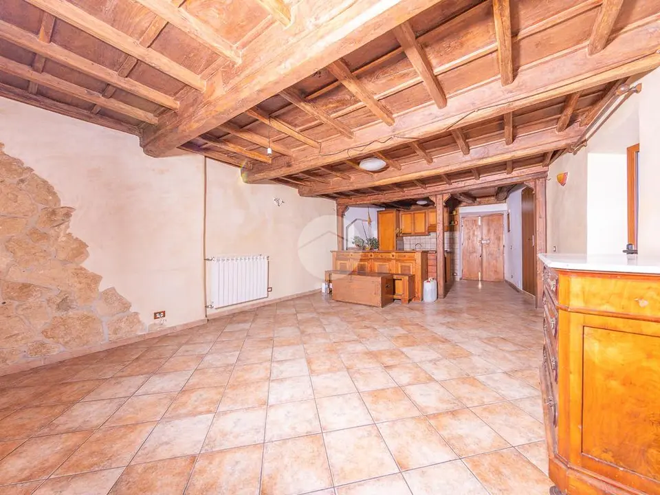 Trilocale in affitto a Poli