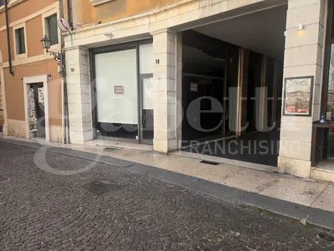 Negozio in via oberdan 18/b, Verona (VR)