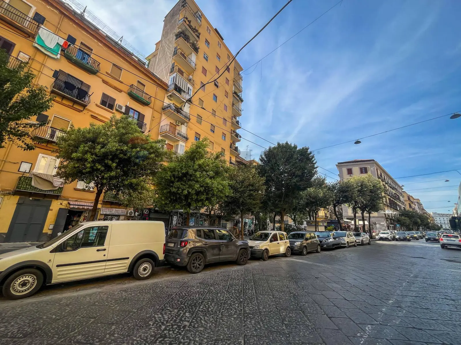 Locale Commerciale in Affitto a Napoli
