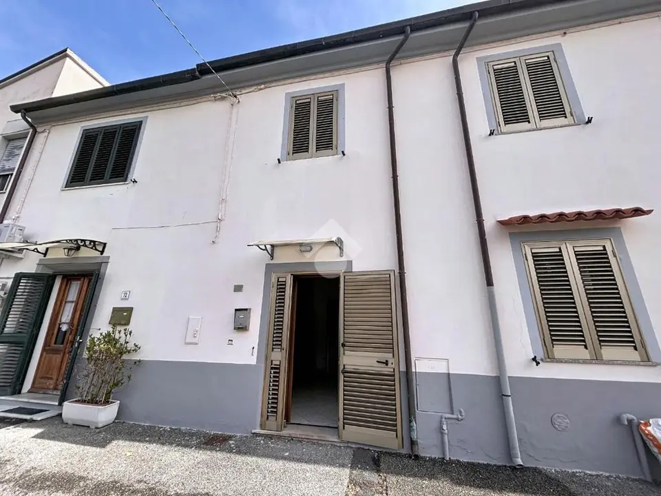 Casa di corte in vendita a Cascina