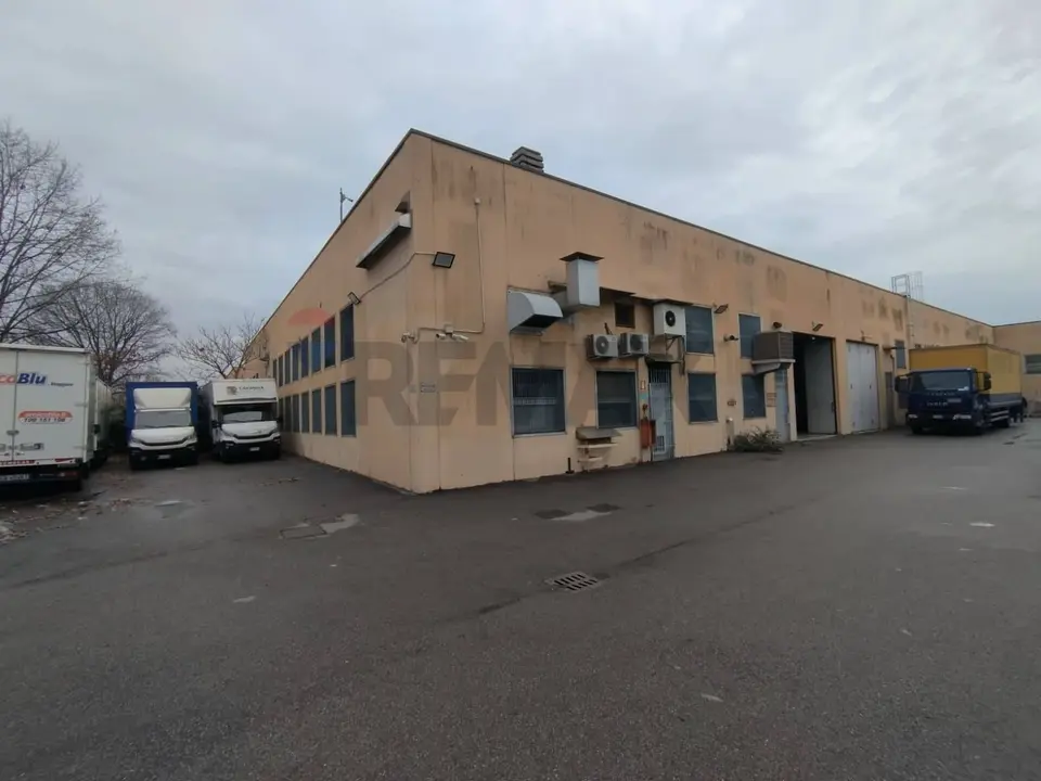 Capannone Industriale in Affitto a Pioltello
