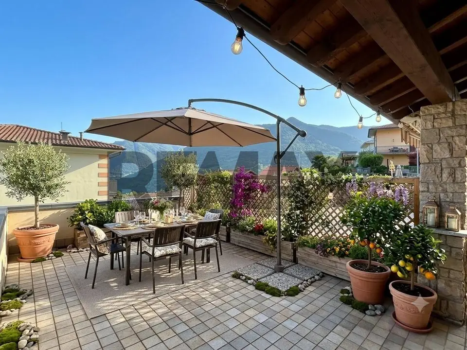 Appartamento in Vendita a Solto Collina
