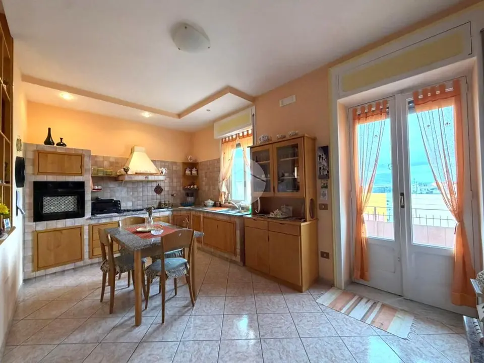 5 locali in vendita a Monte Di Procida