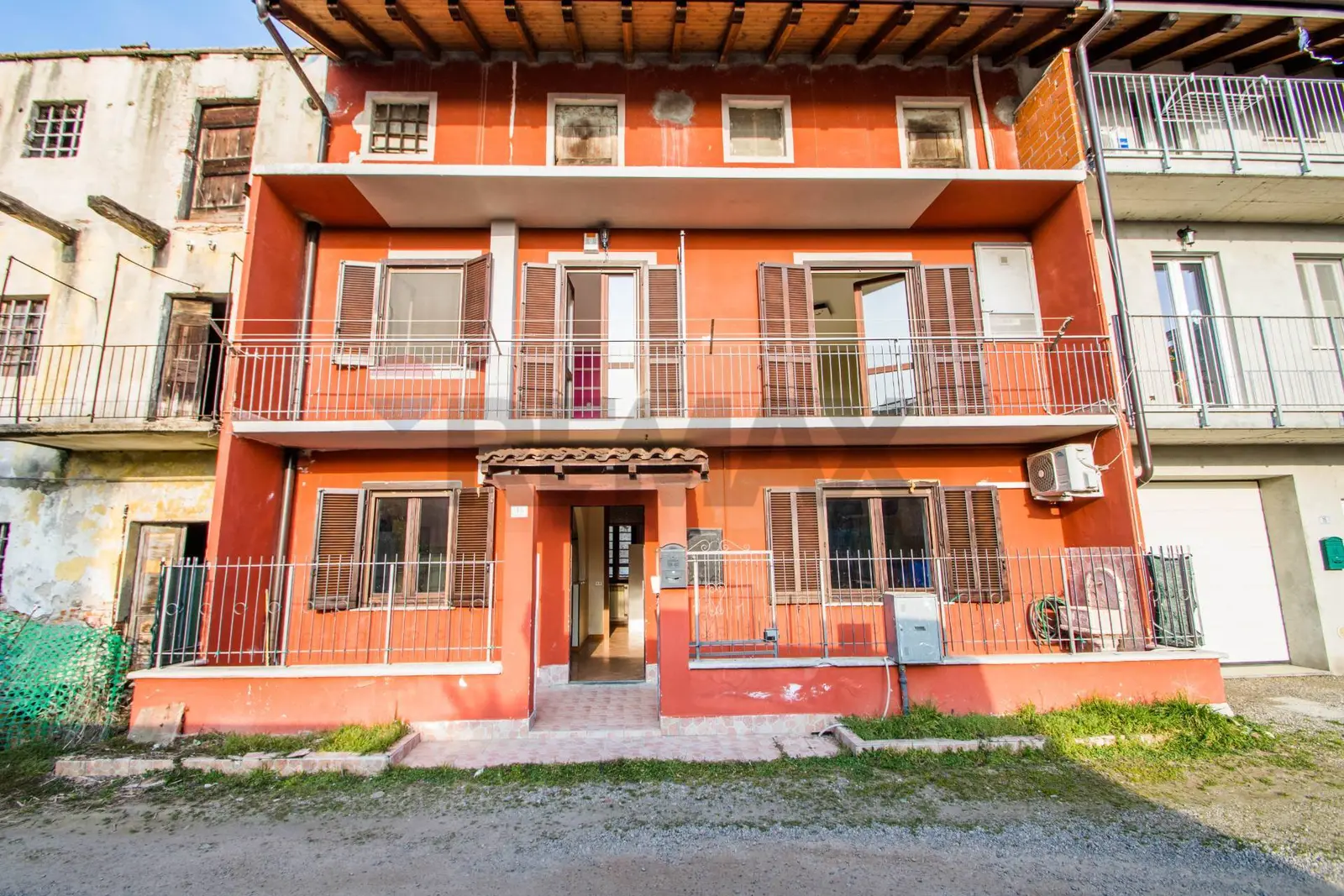 Casa Semindipendente in Vendita a Vaprio d'Agogna