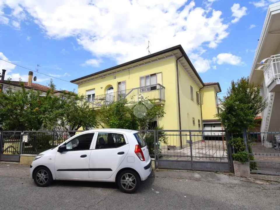 Porzione di bifamiliare in vendita a Riccione
