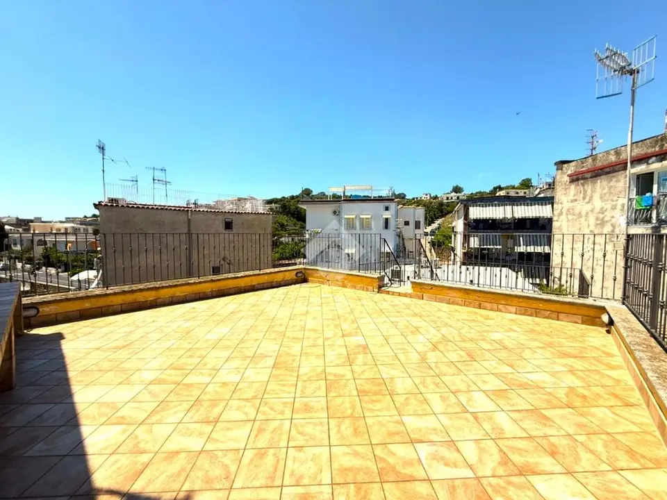 5 bedroom Property for sale in Bacoli