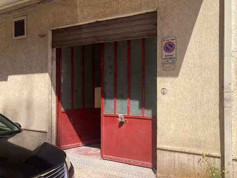Laboratorio in Vicolo Marino 16, Mesagne (BR)