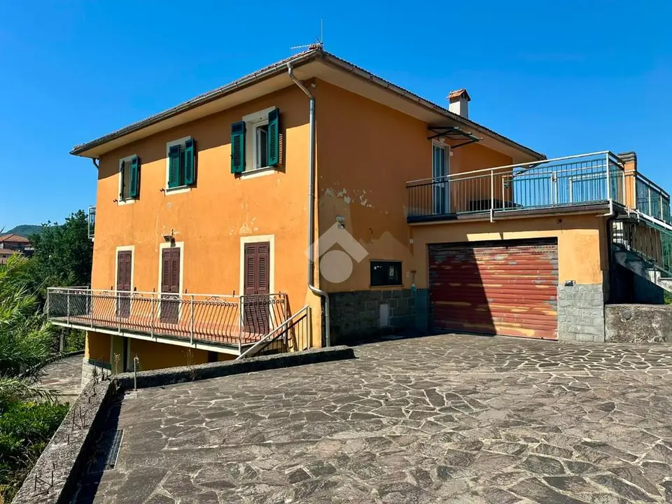 Bifamiliare in vendita a Carasco
