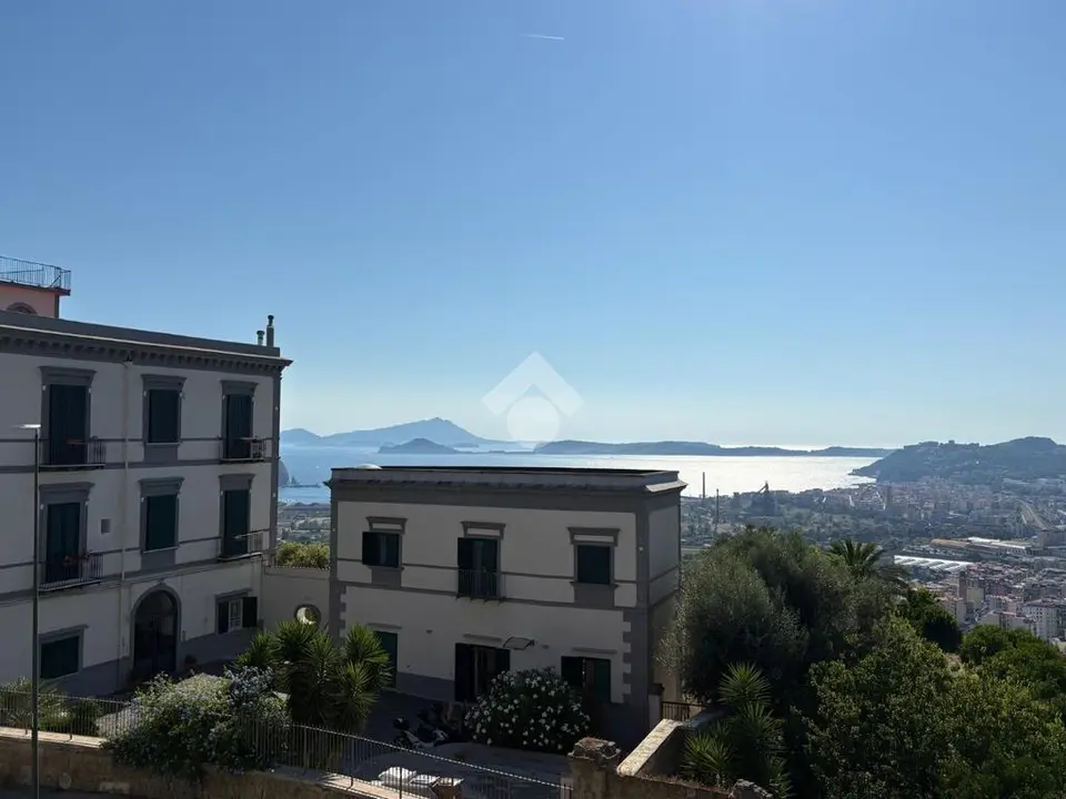 Quadrilocale in vendita a Napoli