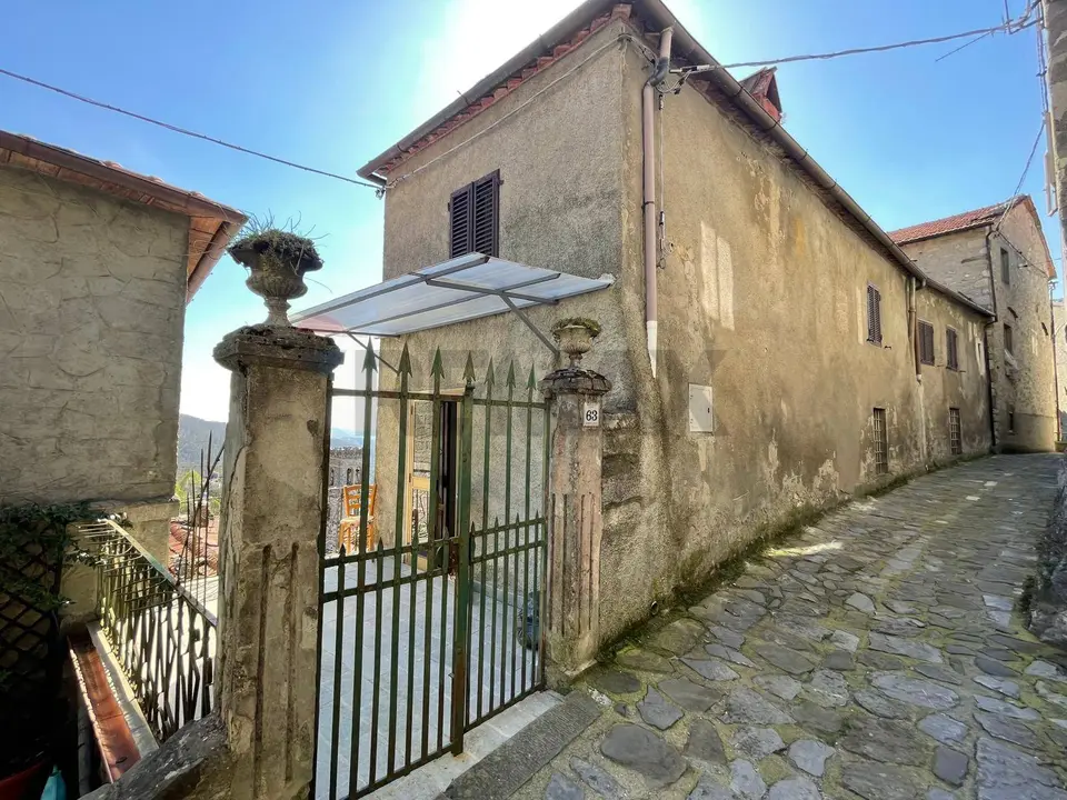 Casa Indipendente in Vendita a Bagni di Lucca