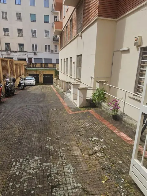 Box / posti auto in affitto a Roma