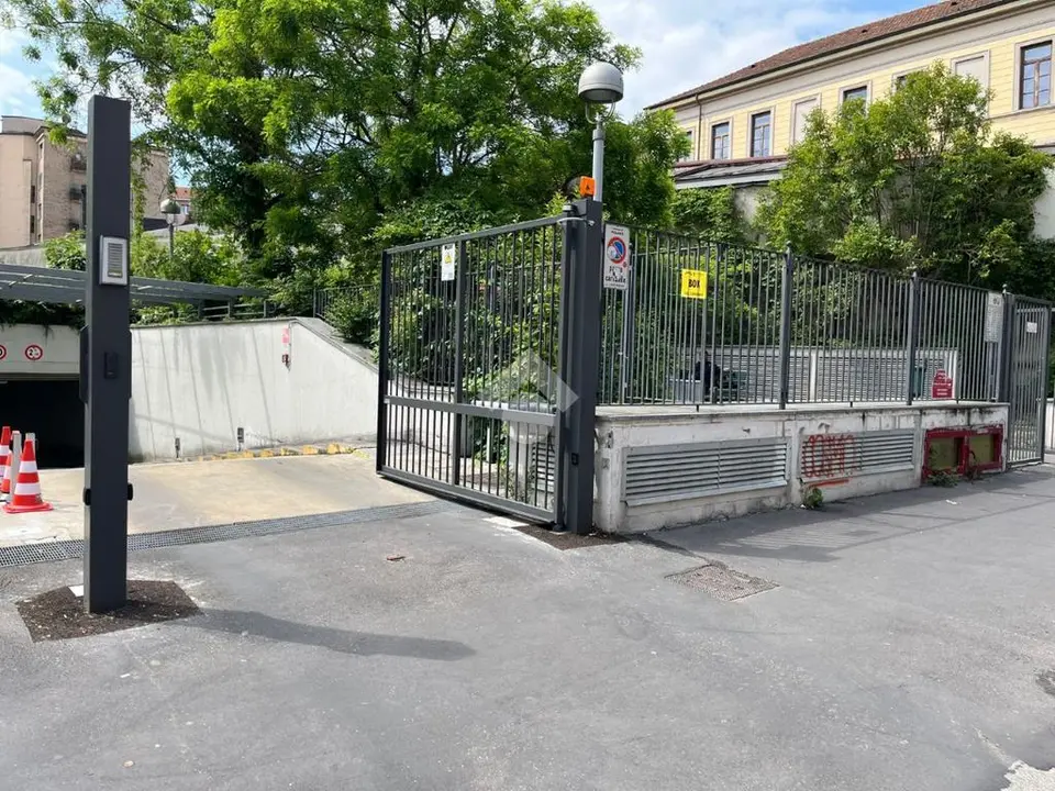 Box / posti auto in affitto a Milano